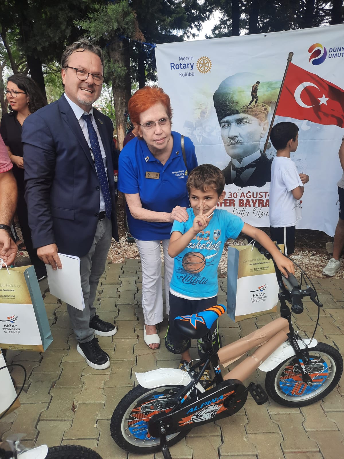 Cumhuriyetin 100. Yılında 100 Bisikletle  Umuda Pedal Çeviriyoruz